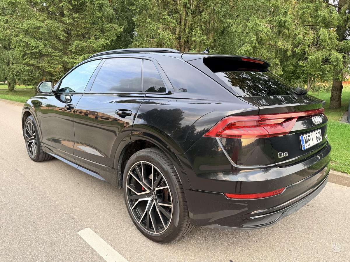 Audi Q8, 3.0 l., off-road / crossover