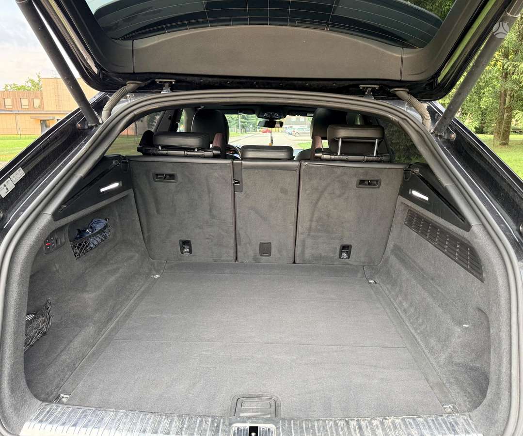 Audi Q8, 3.0 l., off-road / crossover