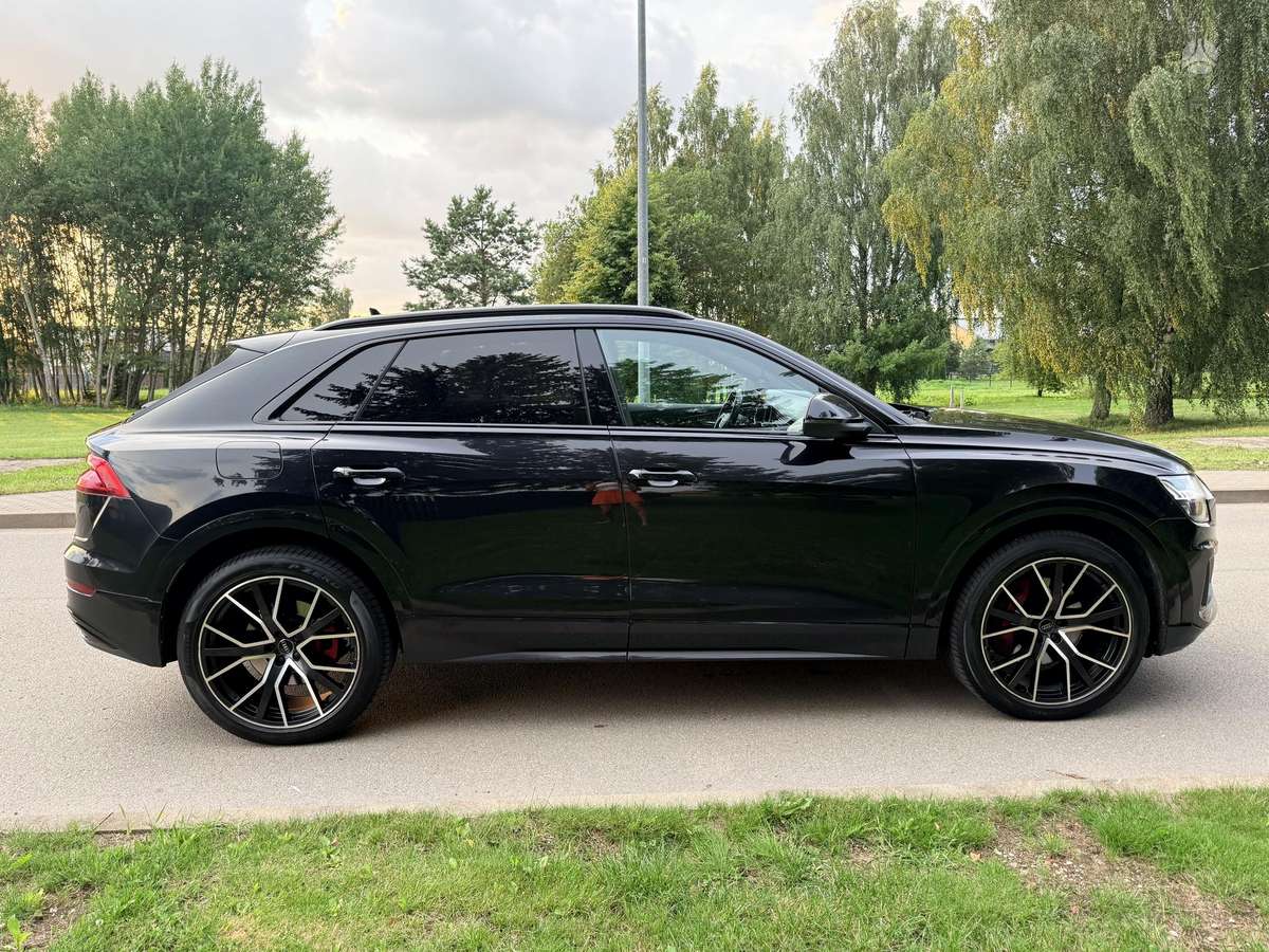 Audi Q8, 3.0 l., off-road / crossover