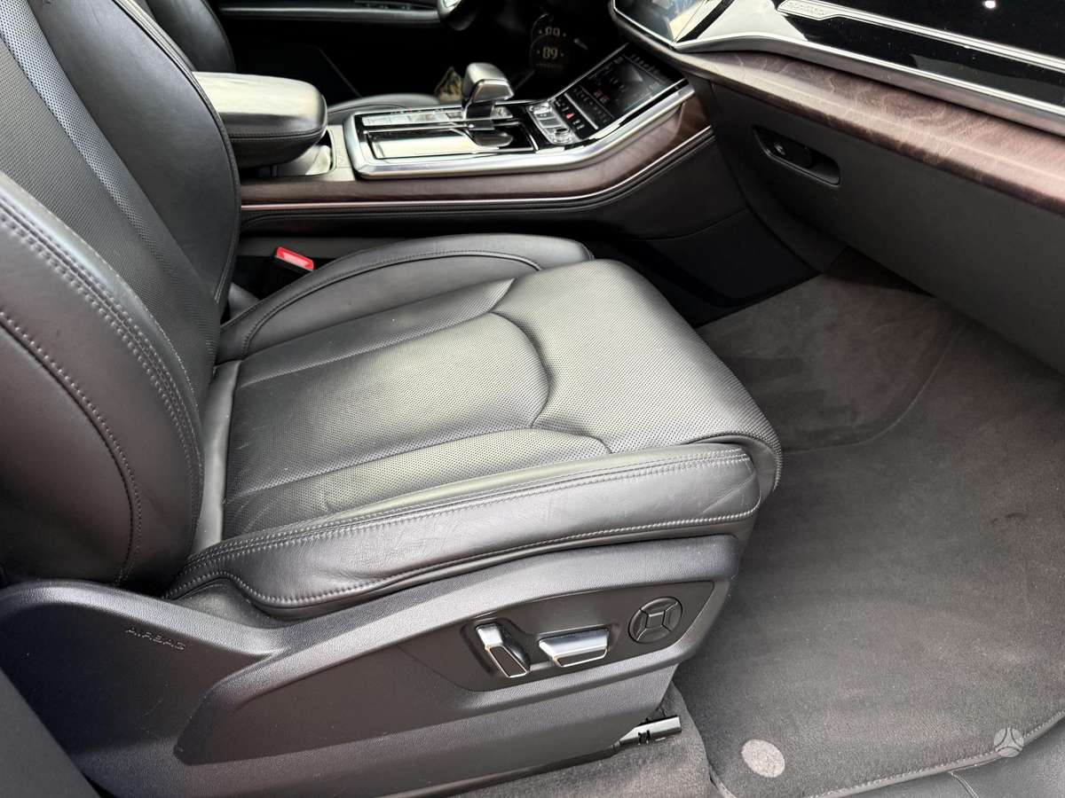 Audi Q8, 3.0 l., off-road / crossover