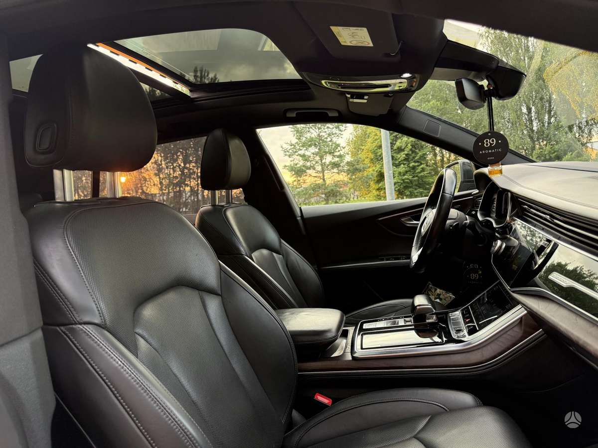 Audi Q8, 3.0 l., off-road / crossover