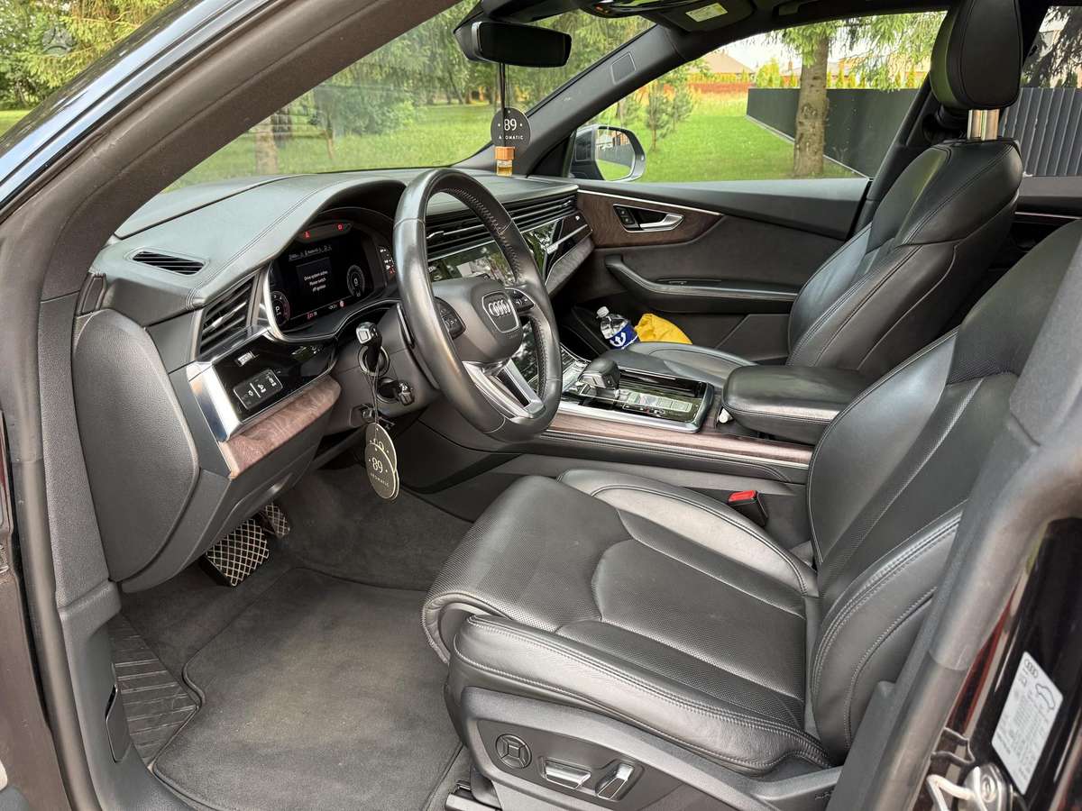 Audi Q8, 3.0 l., off-road / crossover