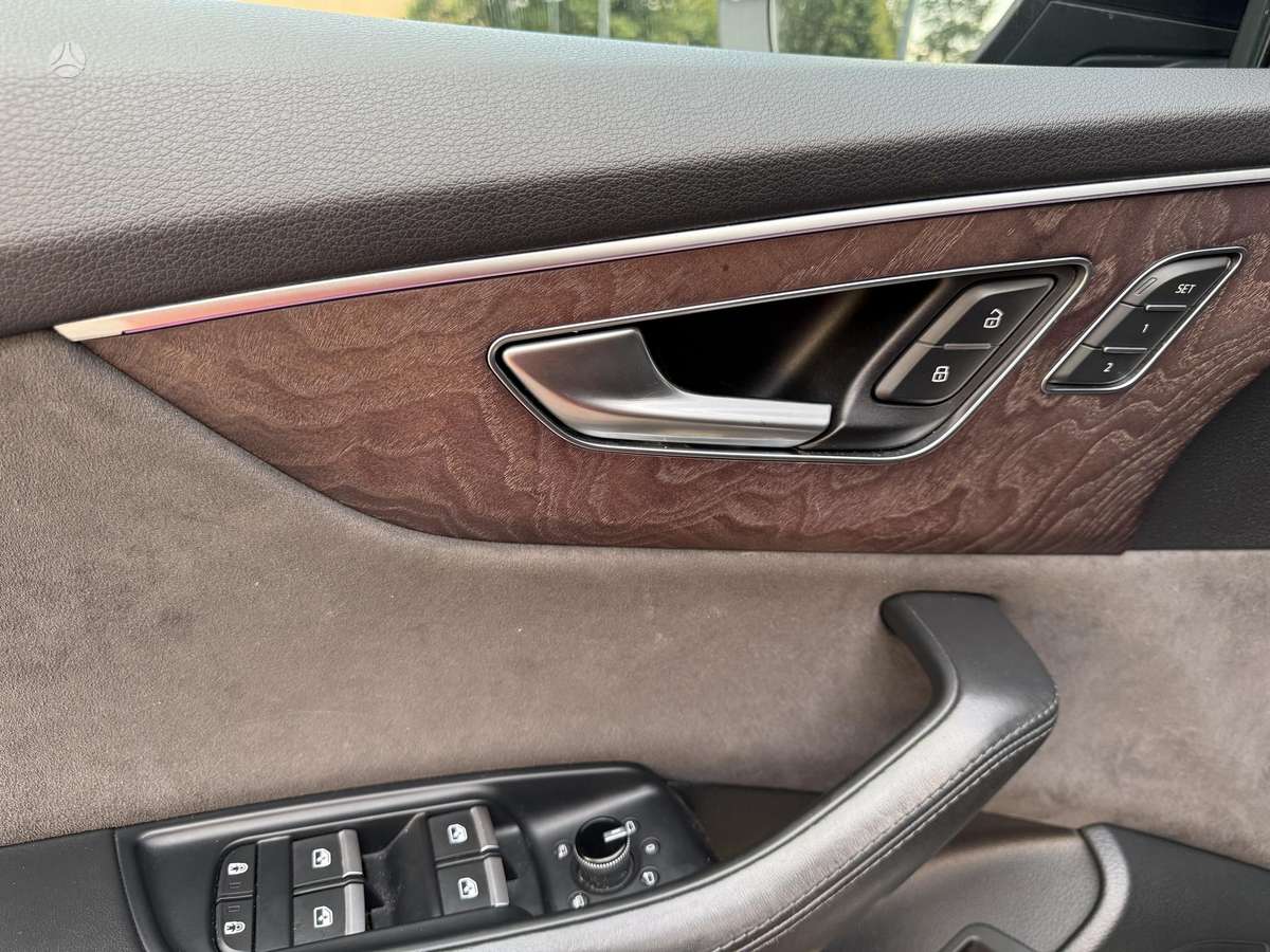 Audi Q8, 3.0 l., off-road / crossover