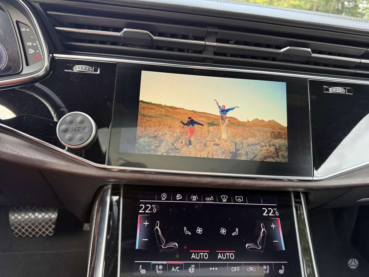 Audi Q8, 3.0 l., off-road / crossover