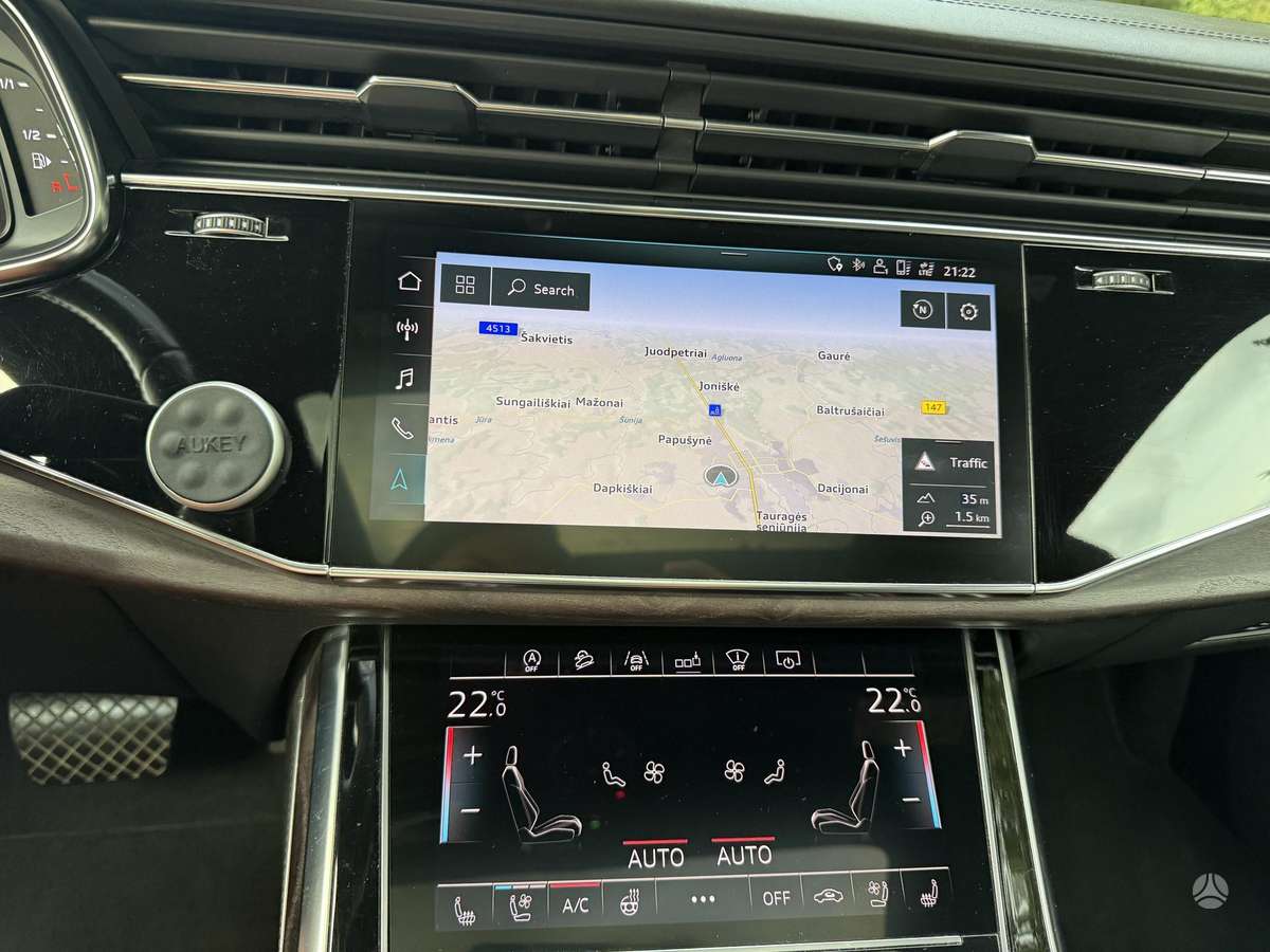 Audi Q8, 3.0 l., off-road / crossover