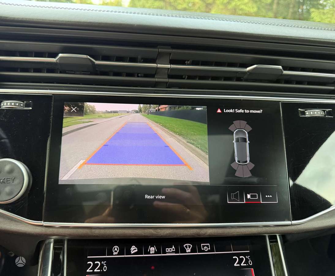Audi Q8, 3.0 l., off-road / crossover