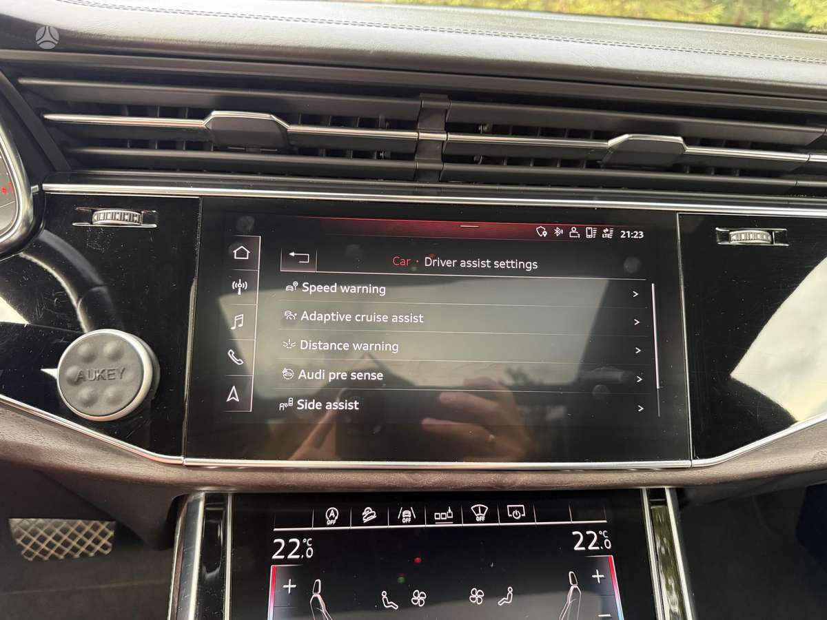 Audi Q8, 3.0 l., off-road / crossover