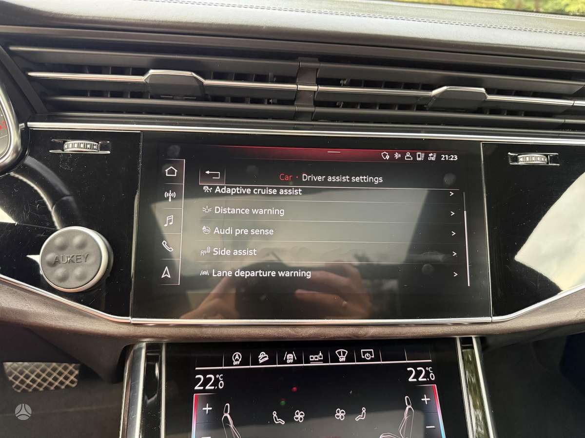 Audi Q8, 3.0 l., off-road / crossover