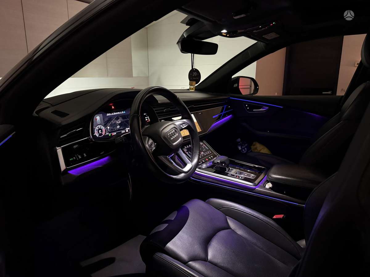 Audi Q8, 3.0 l., off-road / crossover