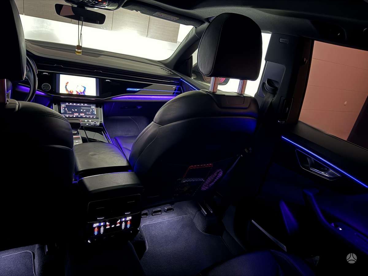 Audi Q8, 3.0 l., off-road / crossover