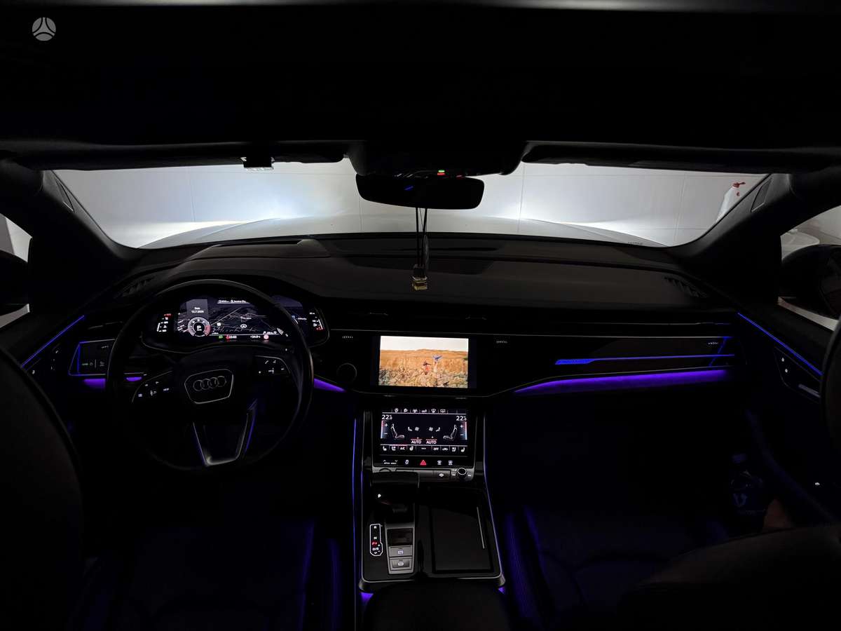 Audi Q8, 3.0 l., off-road / crossover