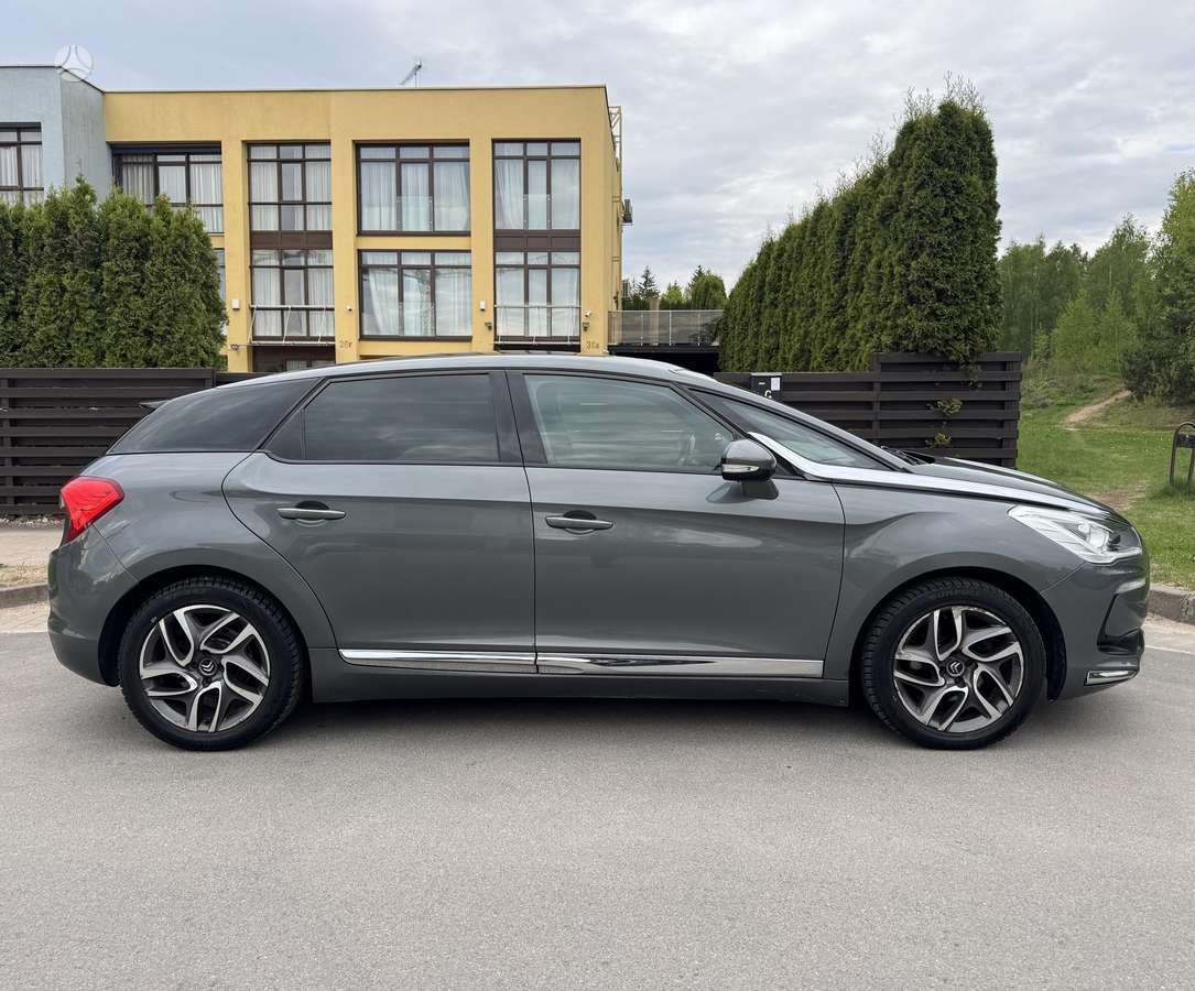 Citroen DS5, 1.6 l., hatchback