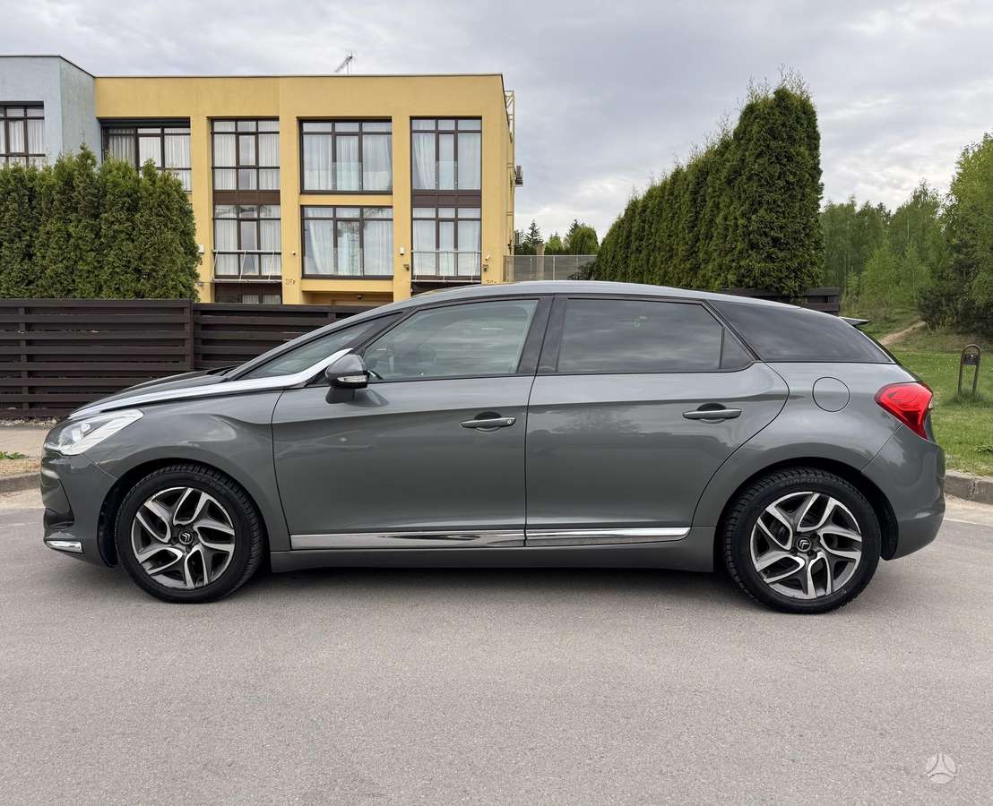 Citroen DS5, 1.6 l., hatchback