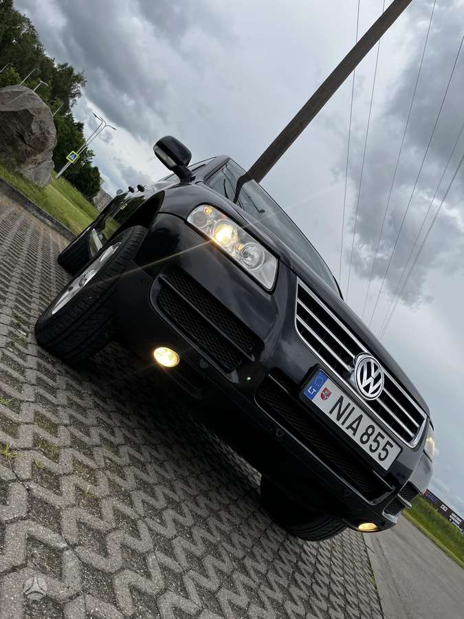 Volkswagen Touareg - 1