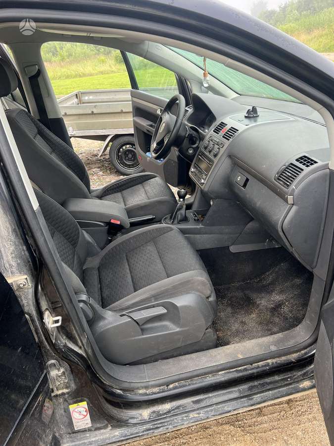 Volkswagen Touran - 4