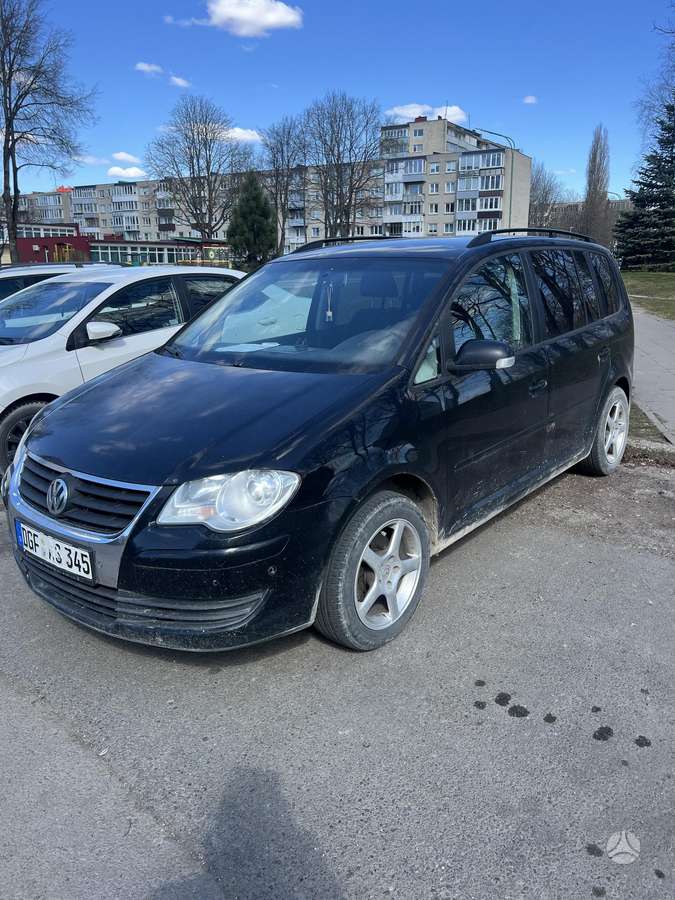 Volkswagen Touran - 1