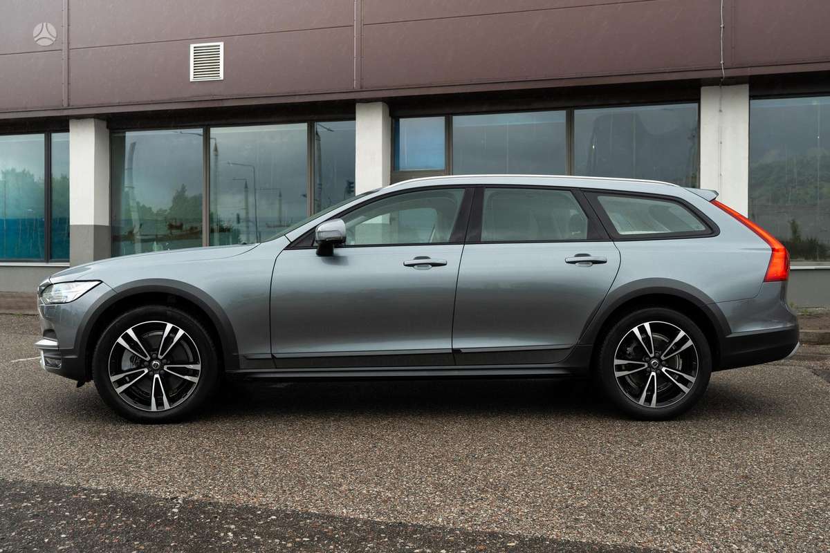 Volvo V90 Cross Country - 2