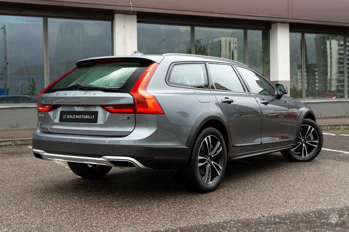 Volvo V90 Cross Country - 4
