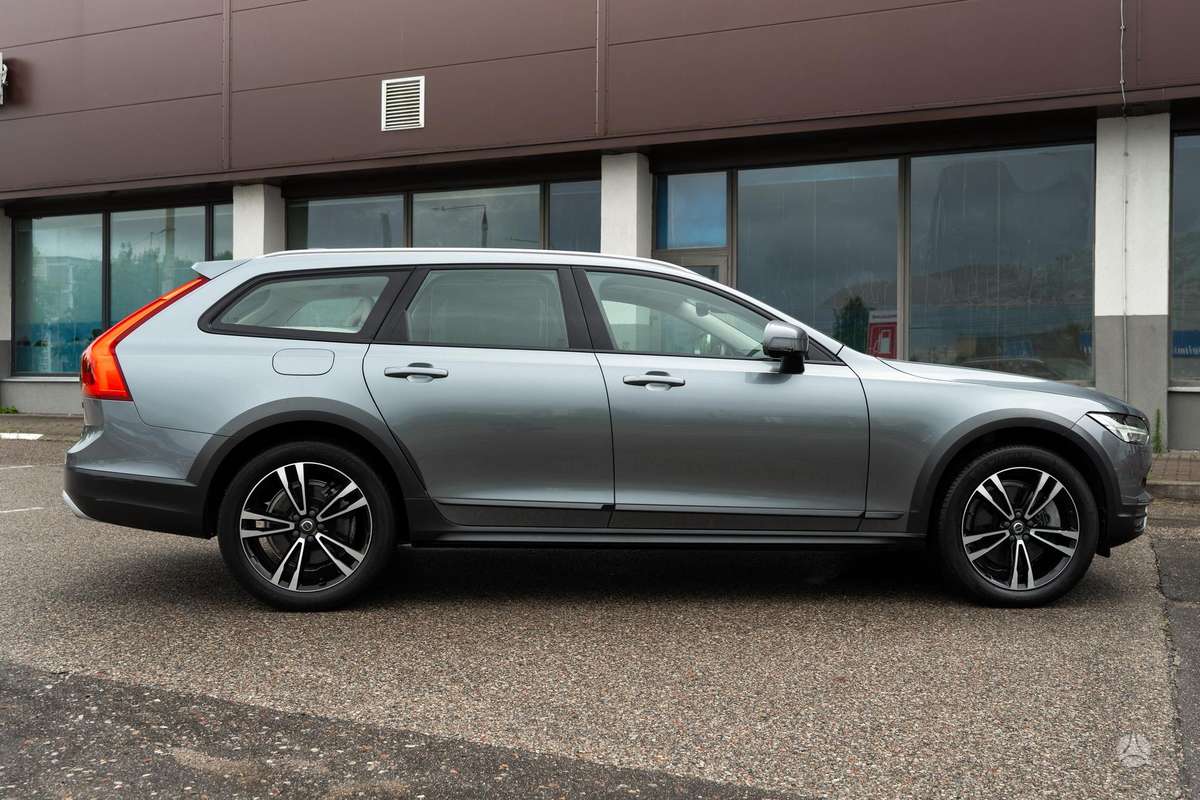 Volvo V90 Cross Country - 5
