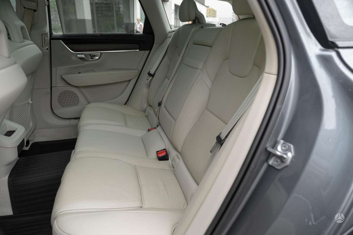 Volvo V90 Cross Country - 10