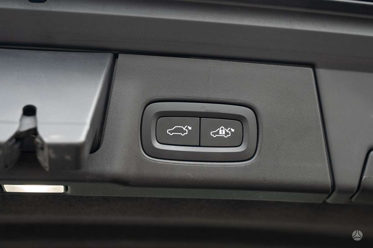 Volvo V90 Cross Country - 12