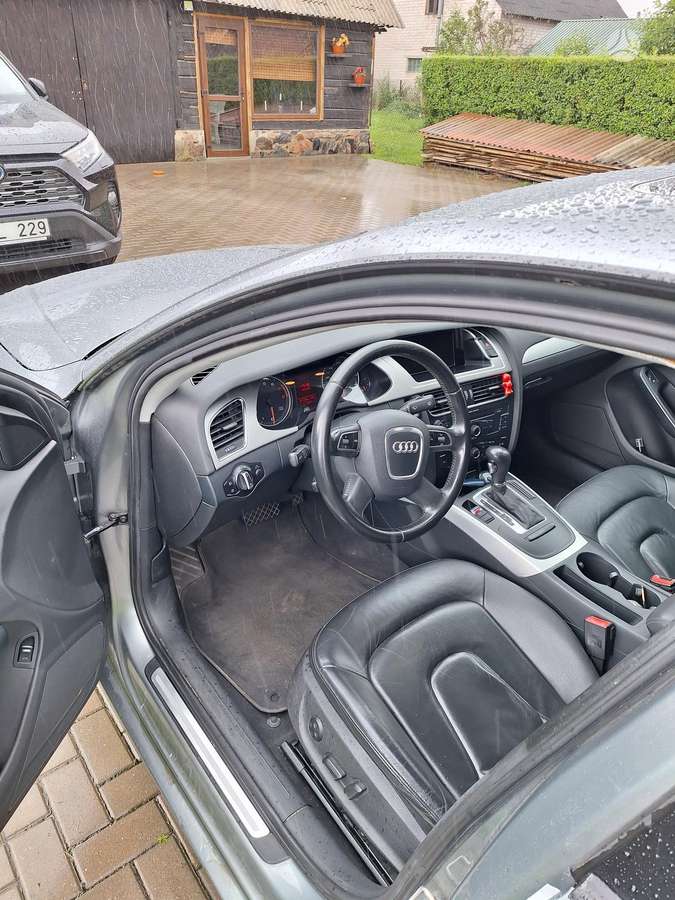 Audi A4, 2.0 l., Седан