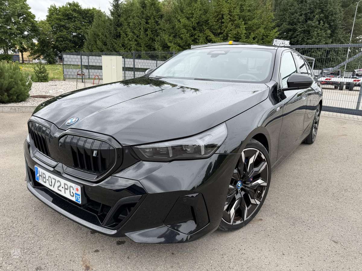 BMW i5, sedanas