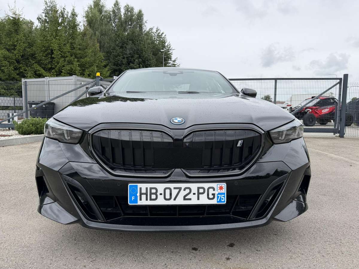 BMW i5, sedanas