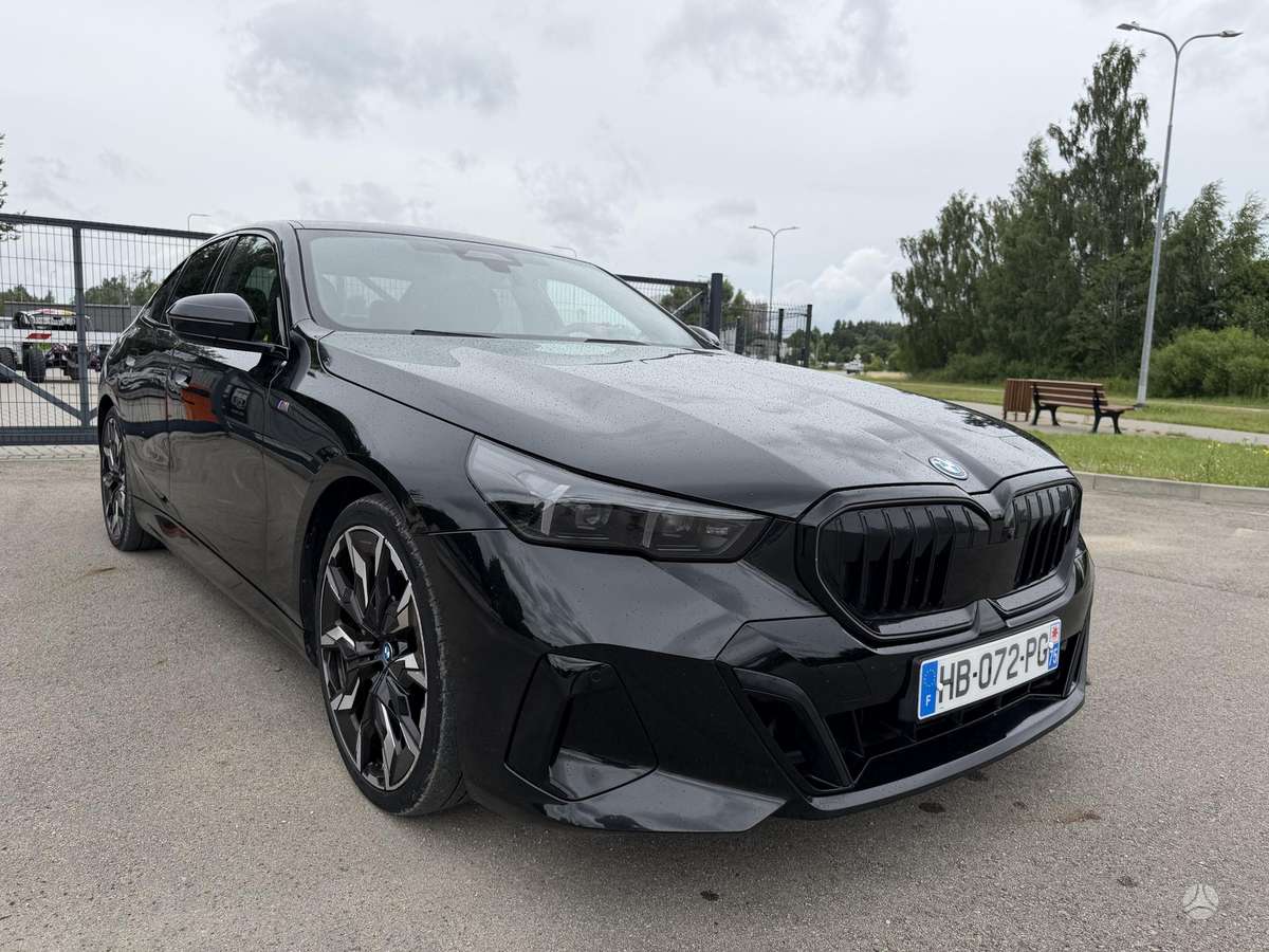 BMW i5, sedanas