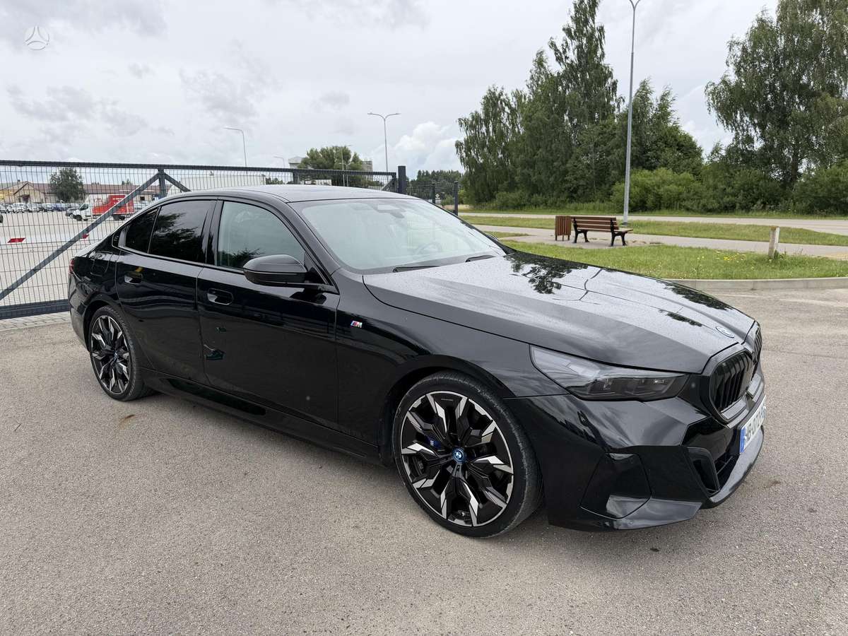 BMW i5, sedanas