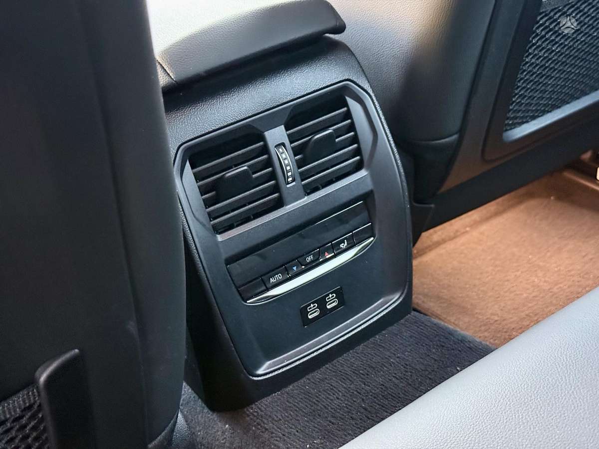 BMW i4, sedanas