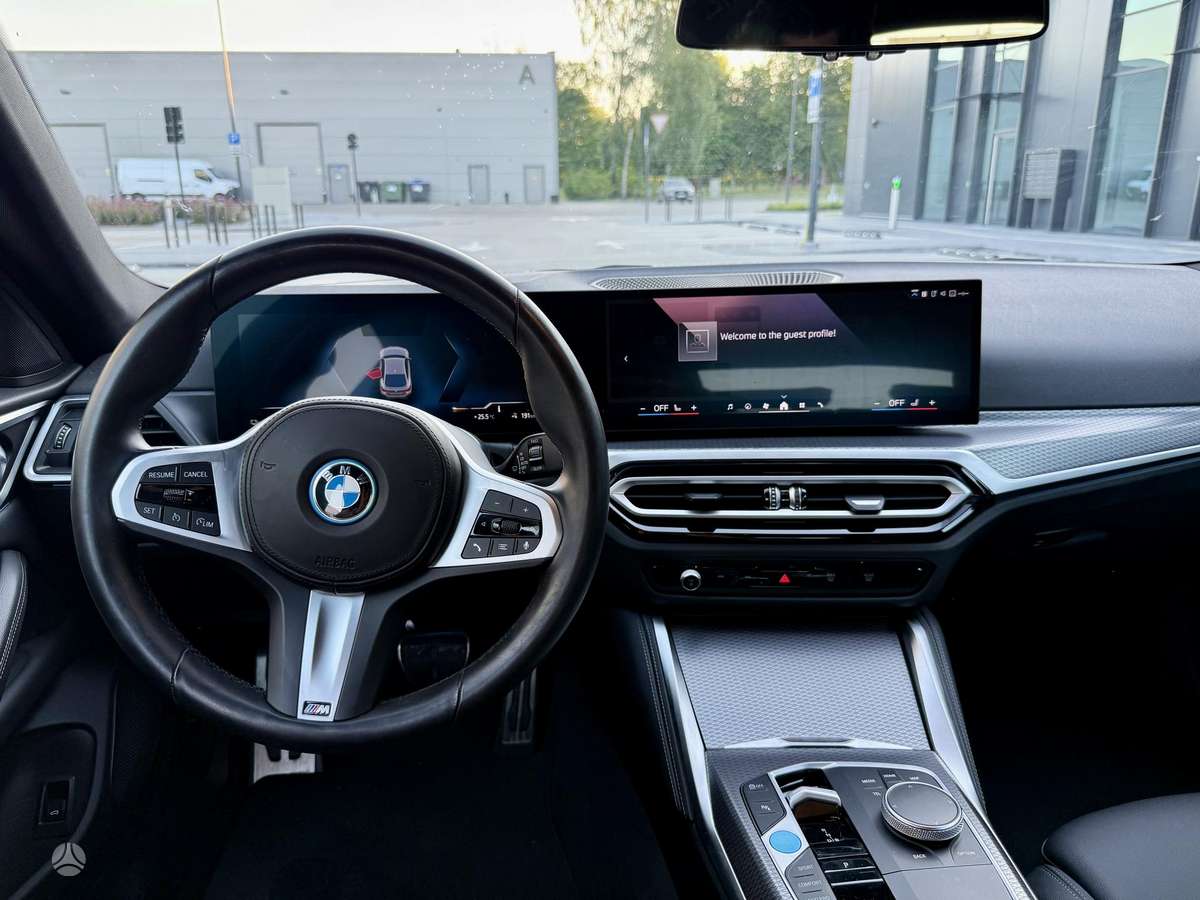 BMW i4, sedanas
