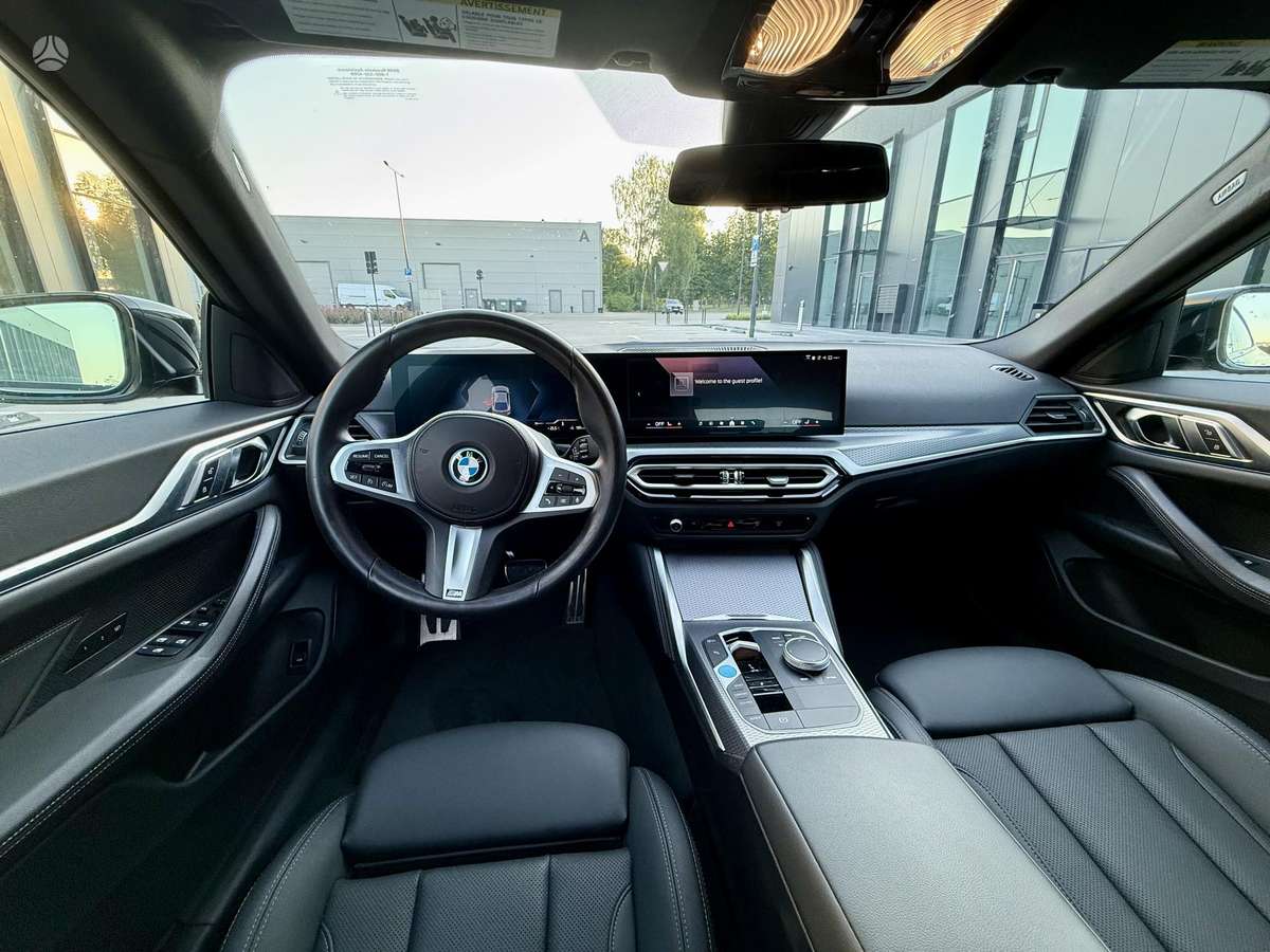 BMW i4, sedanas