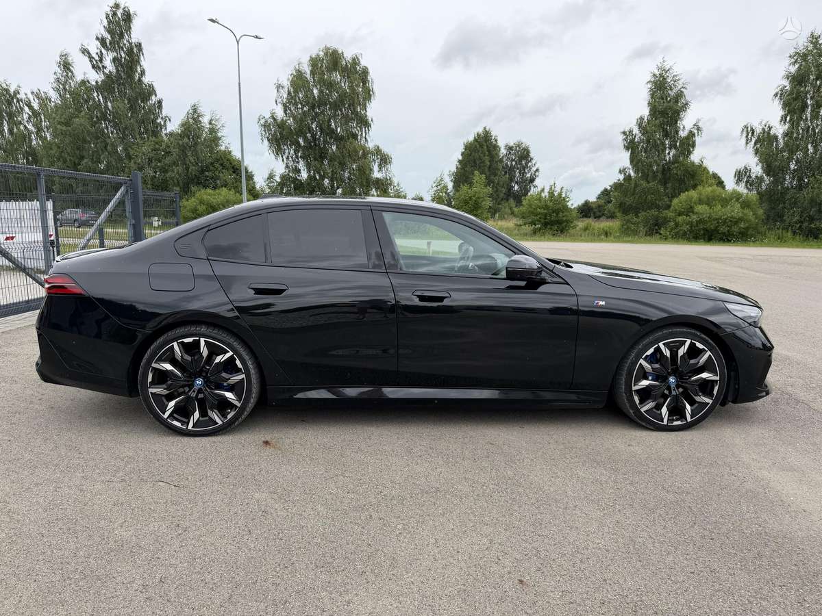 BMW i5, sedanas