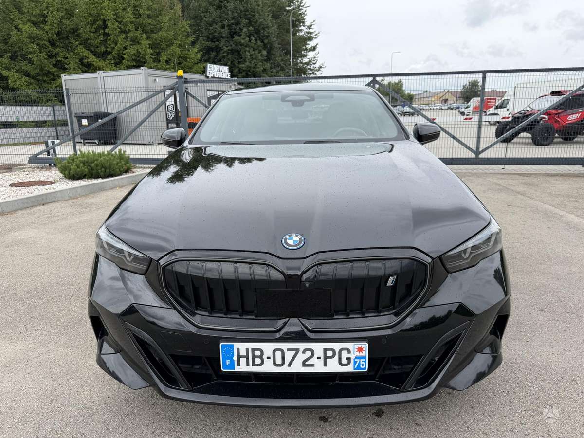 BMW i5, sedanas