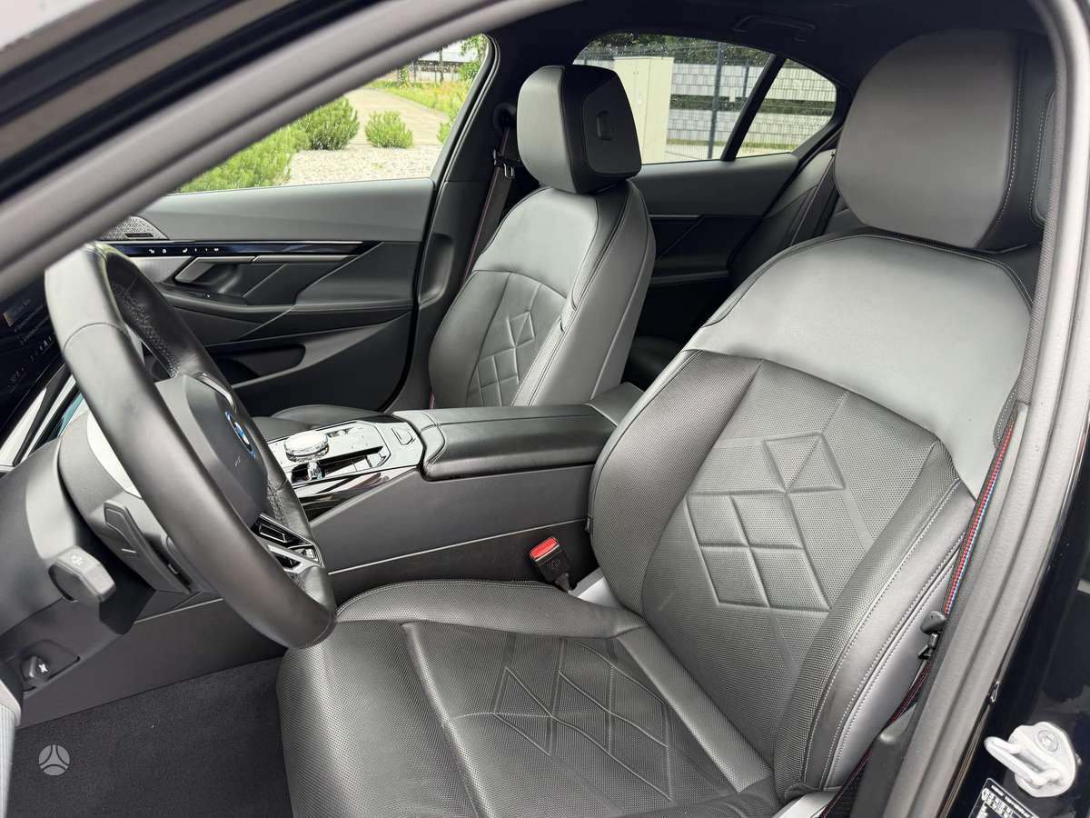 BMW i5, sedanas