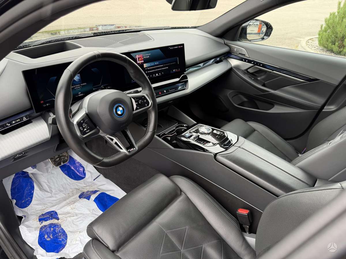 BMW i5, sedanas