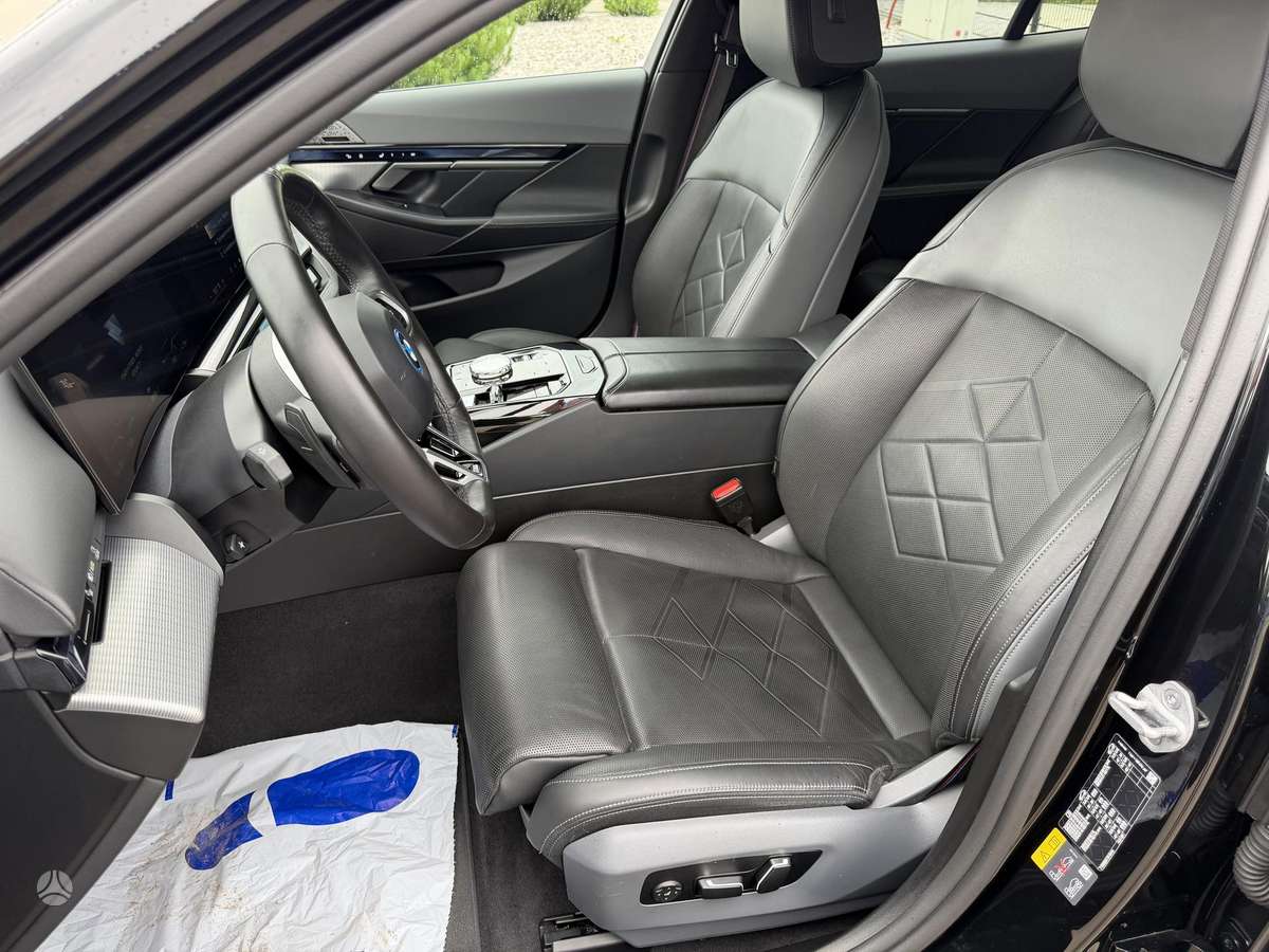 BMW i5, sedanas