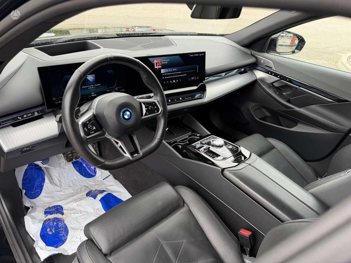 BMW i5, sedanas