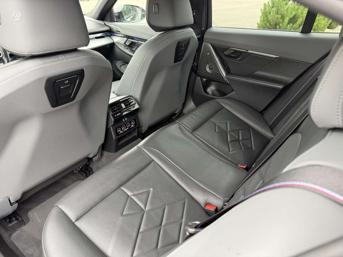 BMW i5, sedanas
