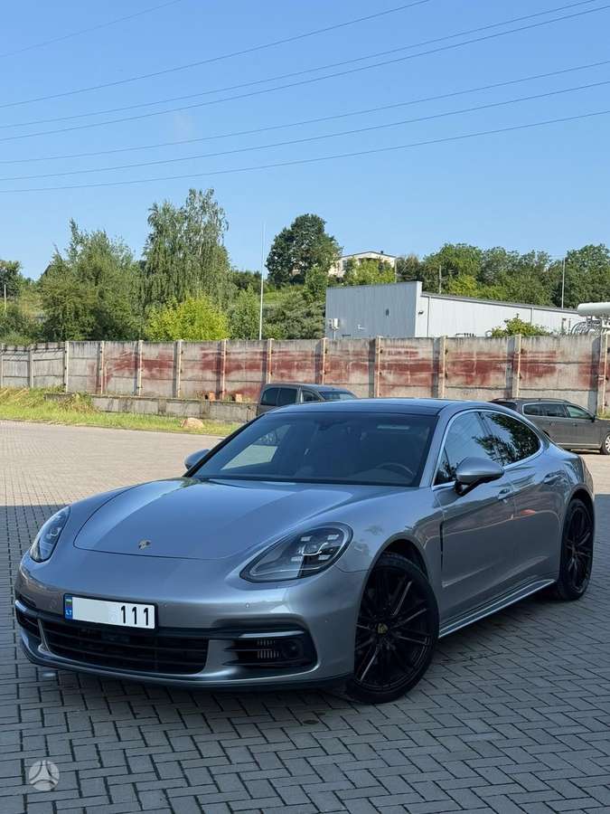 Porsche Panamera - 1