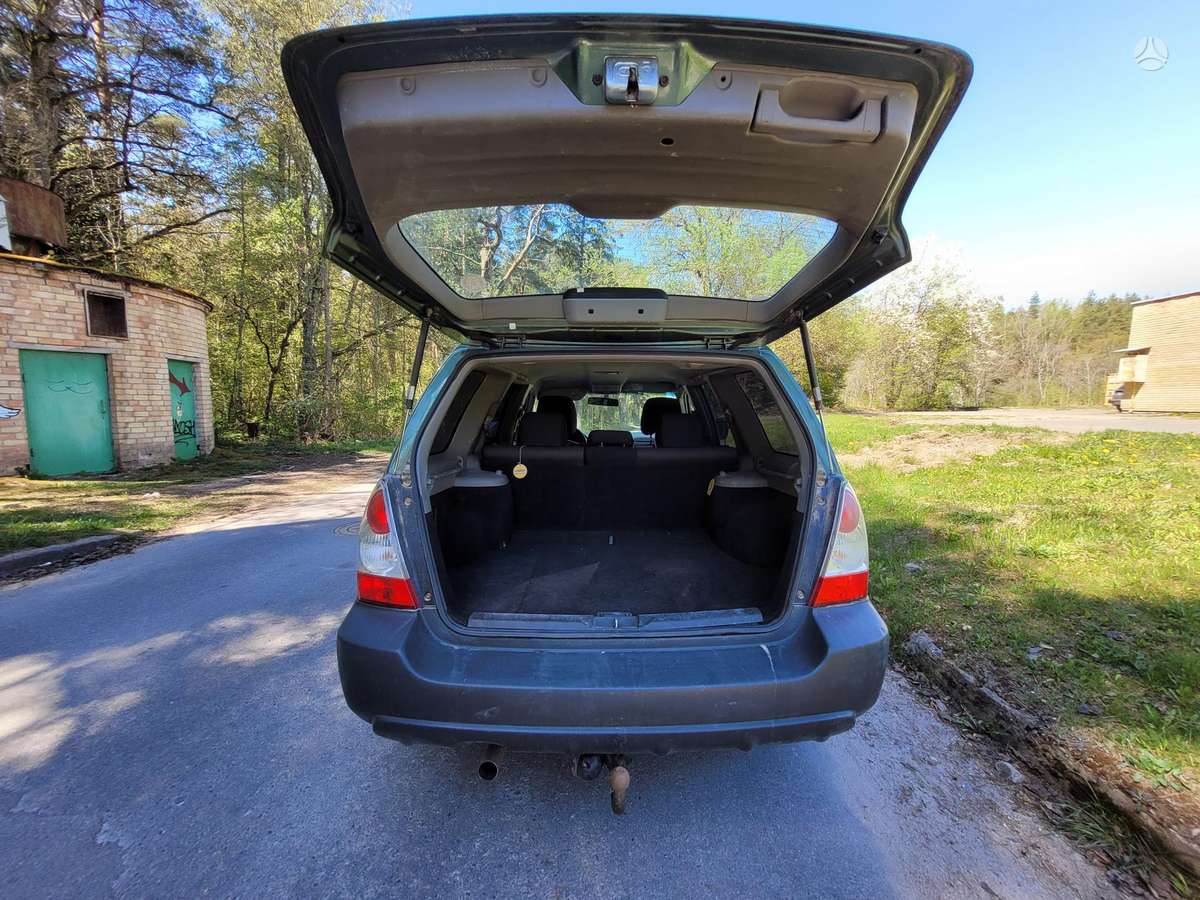 Subaru Forester, 2.0 l., off-road / crossover