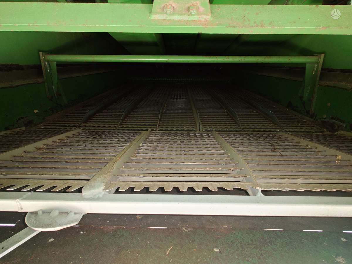 John Deere 1075, kombainai