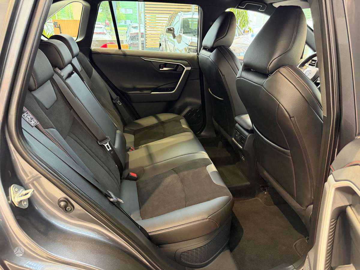 Toyota RAV4 - 8