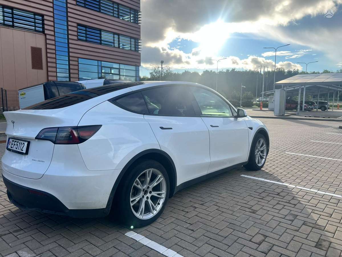 Tesla Model Y, 81 kWh, off-road / crossover