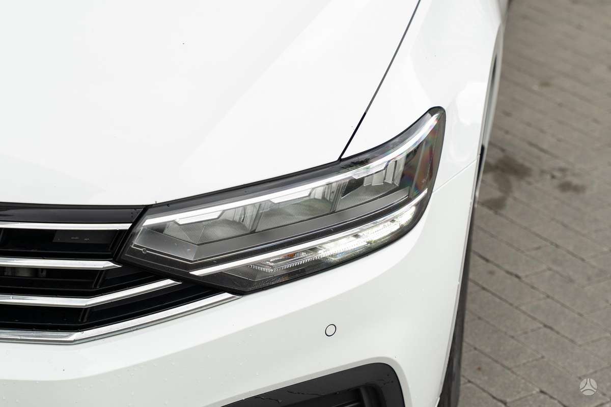 Volkswagen Passat - 4