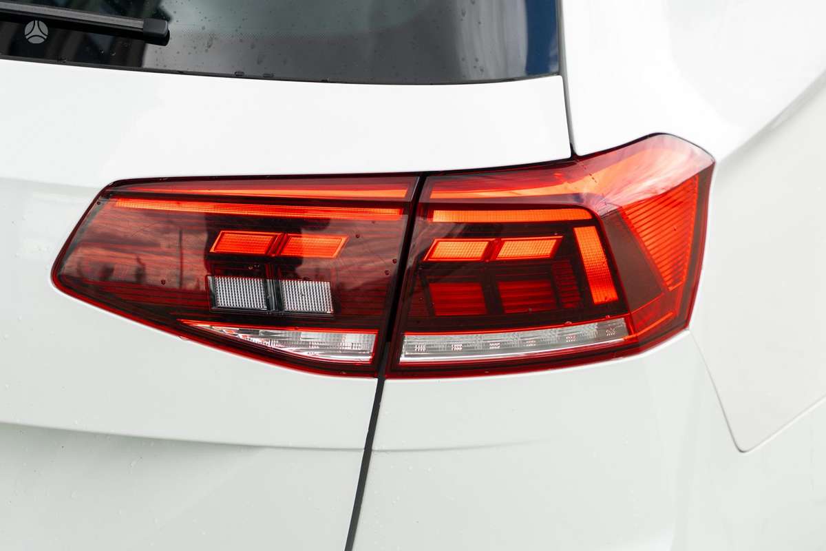 Volkswagen Passat - 12