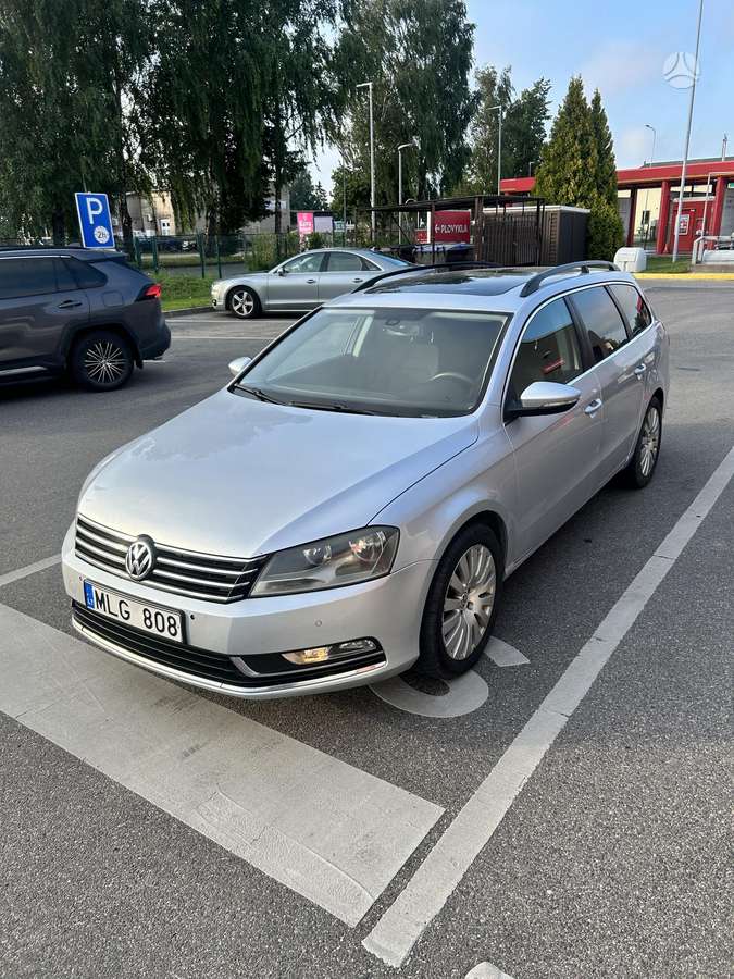 Volkswagen Passat - 1
