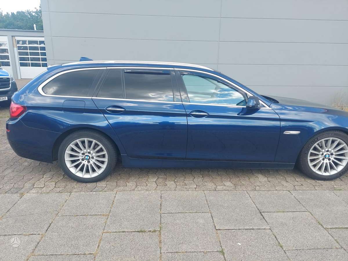 BMW 530, universalas