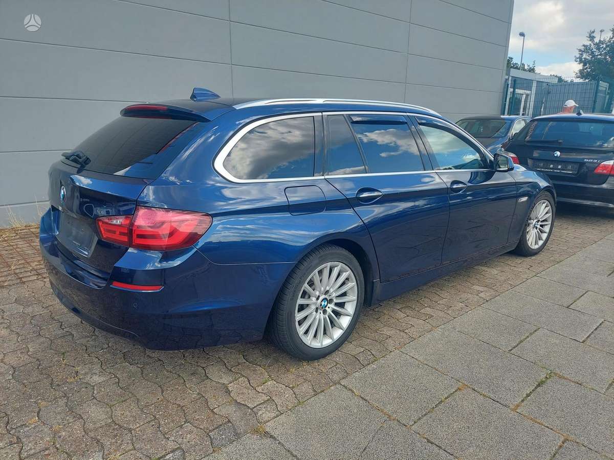 BMW 530, universalas